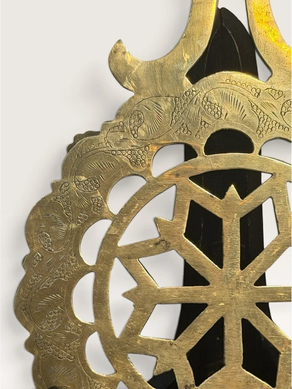 Vintage Brass Anchor Trivet Footed Etched Floral Hot Plate Nautical Decor 8”